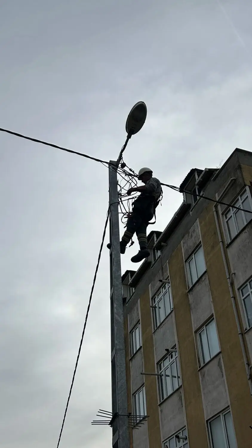 Yüksekte elektrik saha çalışması